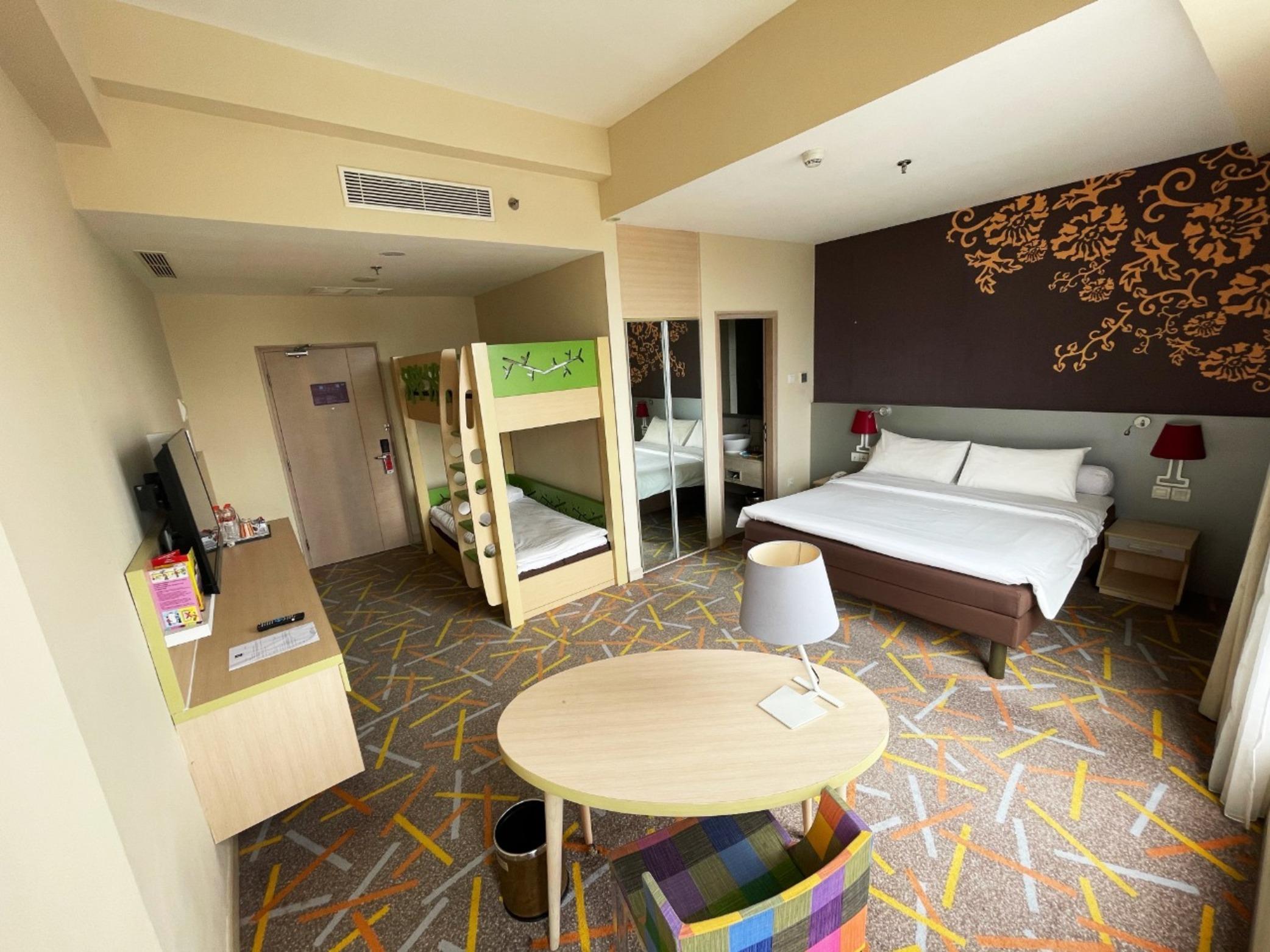 Ibis Styles Malang Hotel Exterior foto