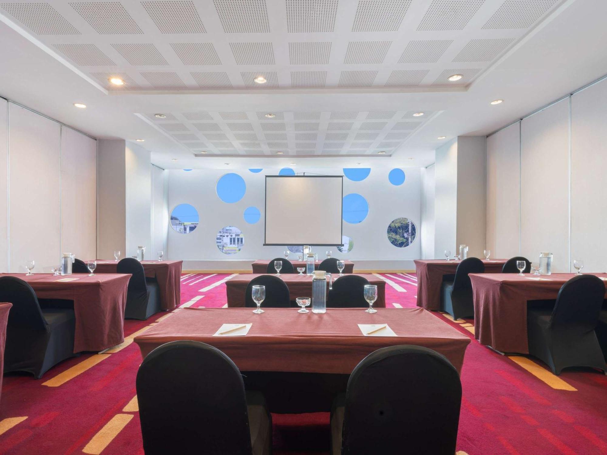 Ibis Styles Malang Hotel Exterior foto