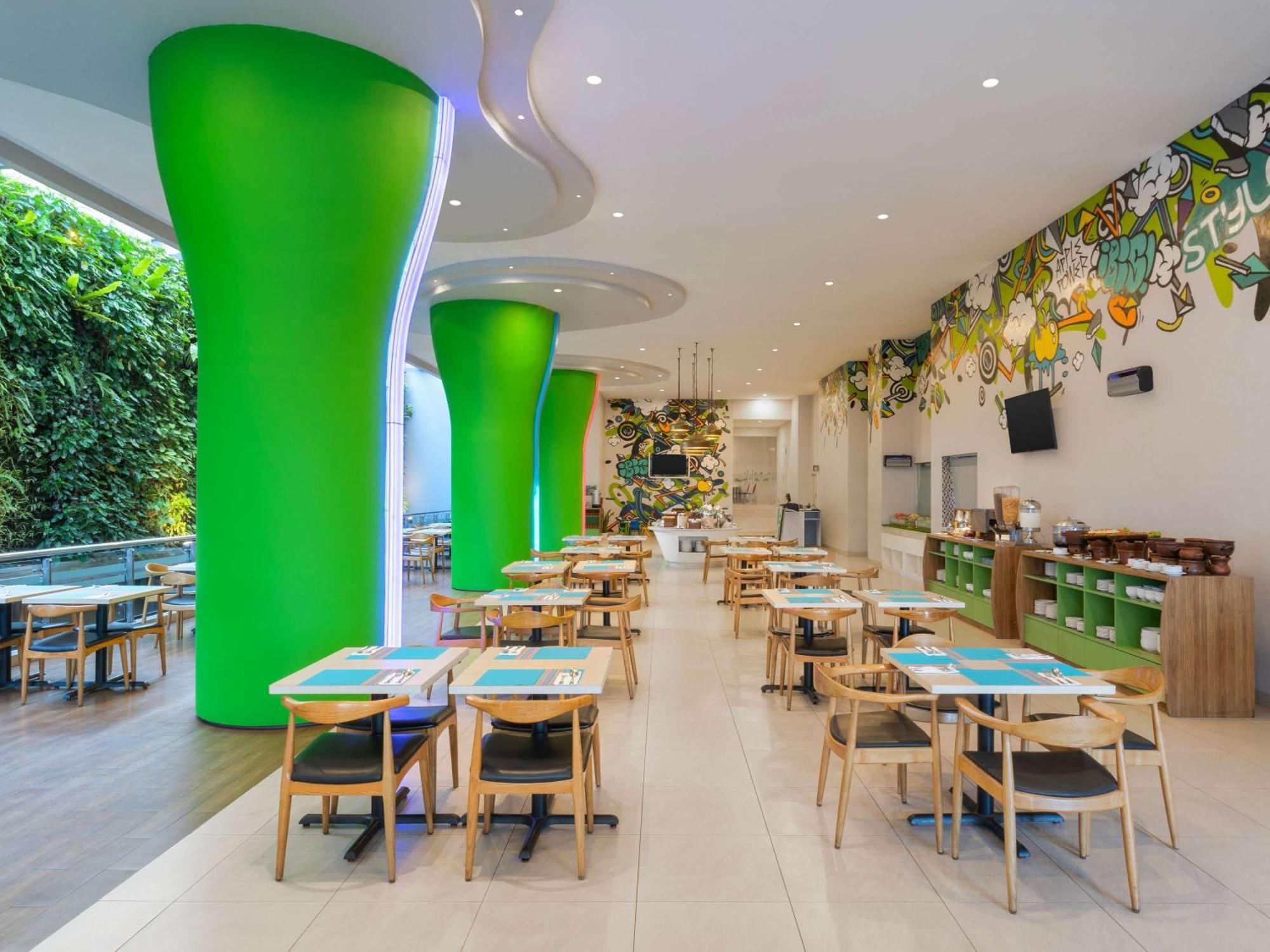 Ibis Styles Malang Hotel Exterior foto