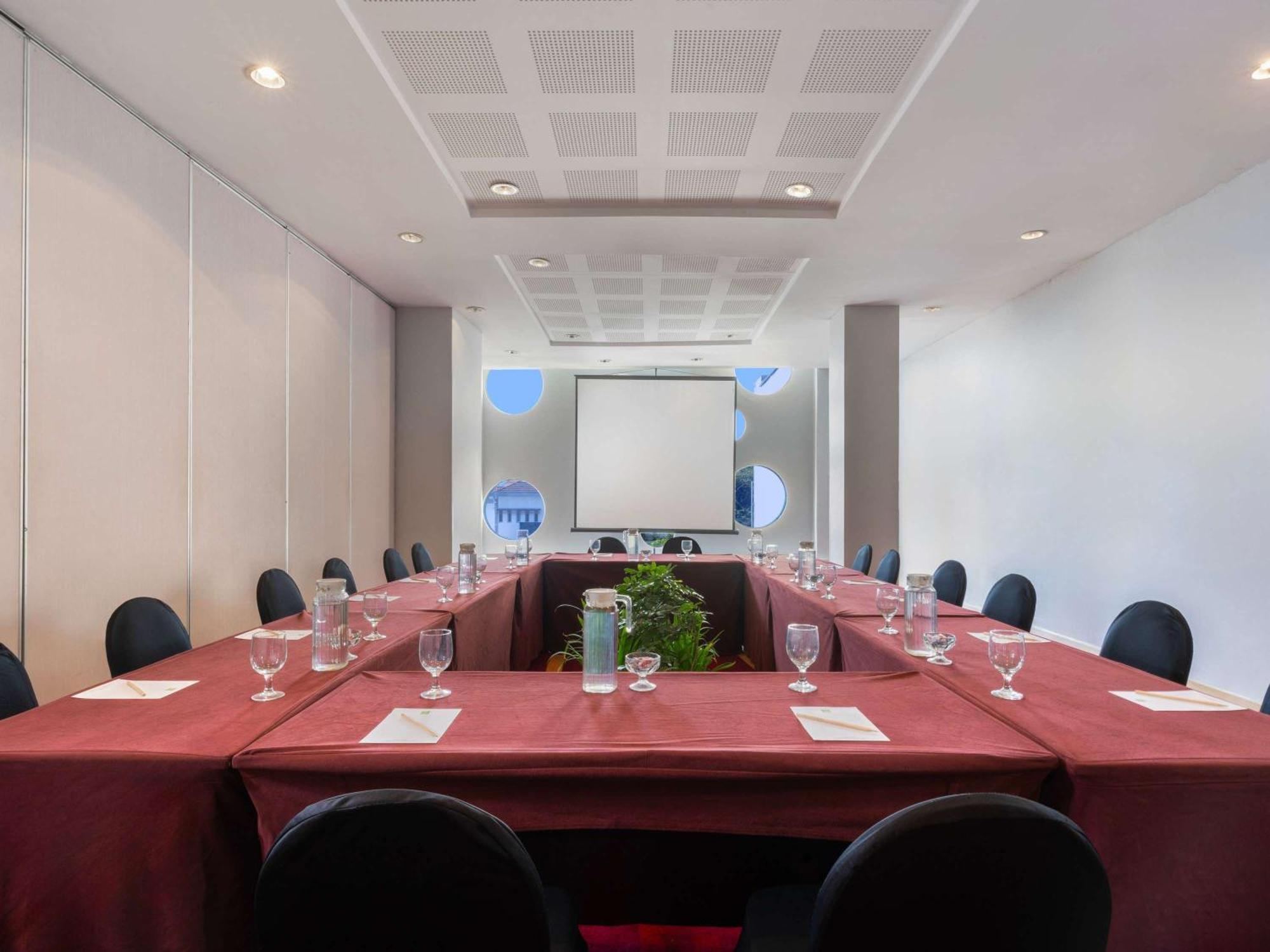 Ibis Styles Malang Hotel Exterior foto
