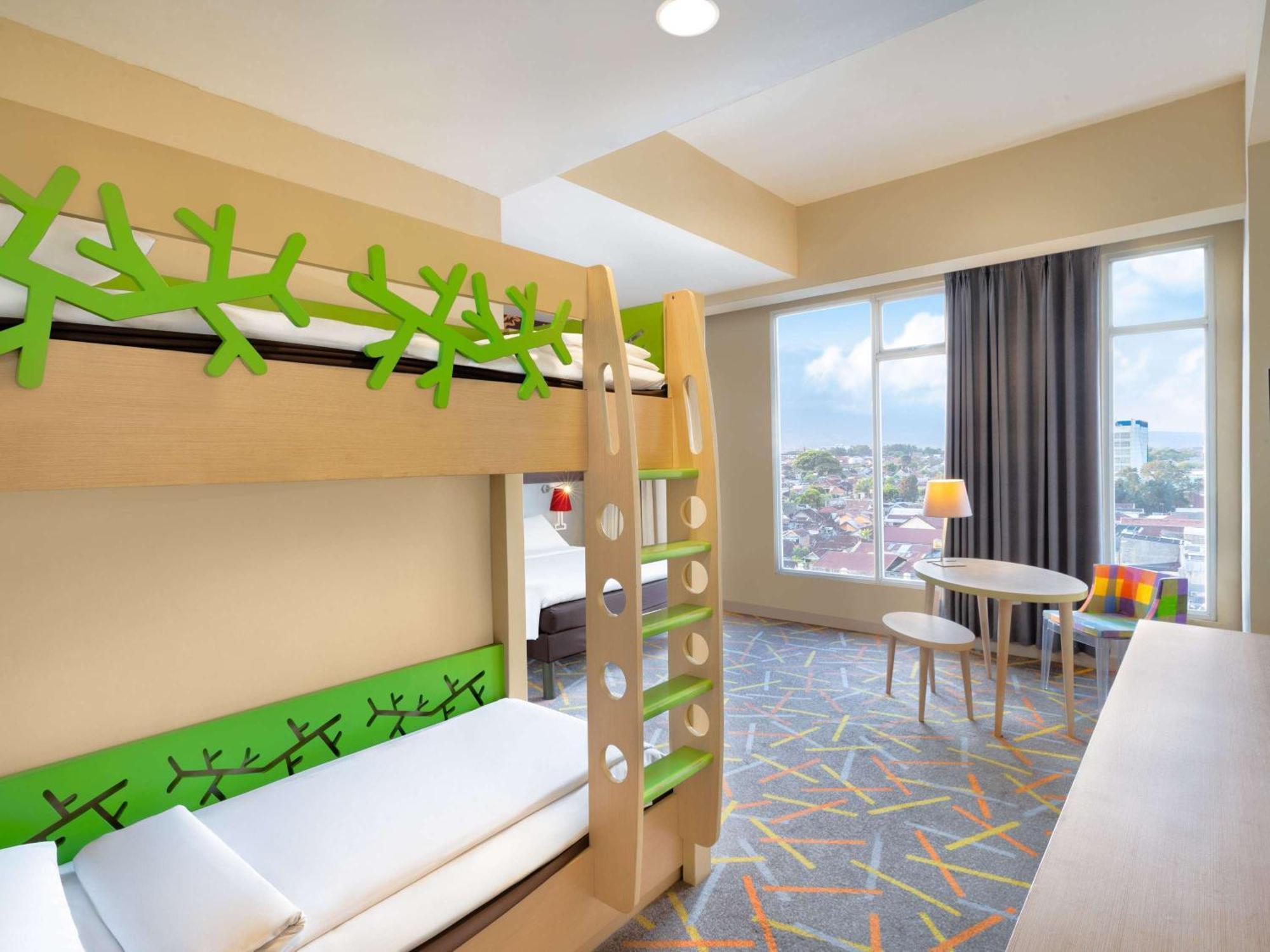 Ibis Styles Malang Hotel Exterior foto