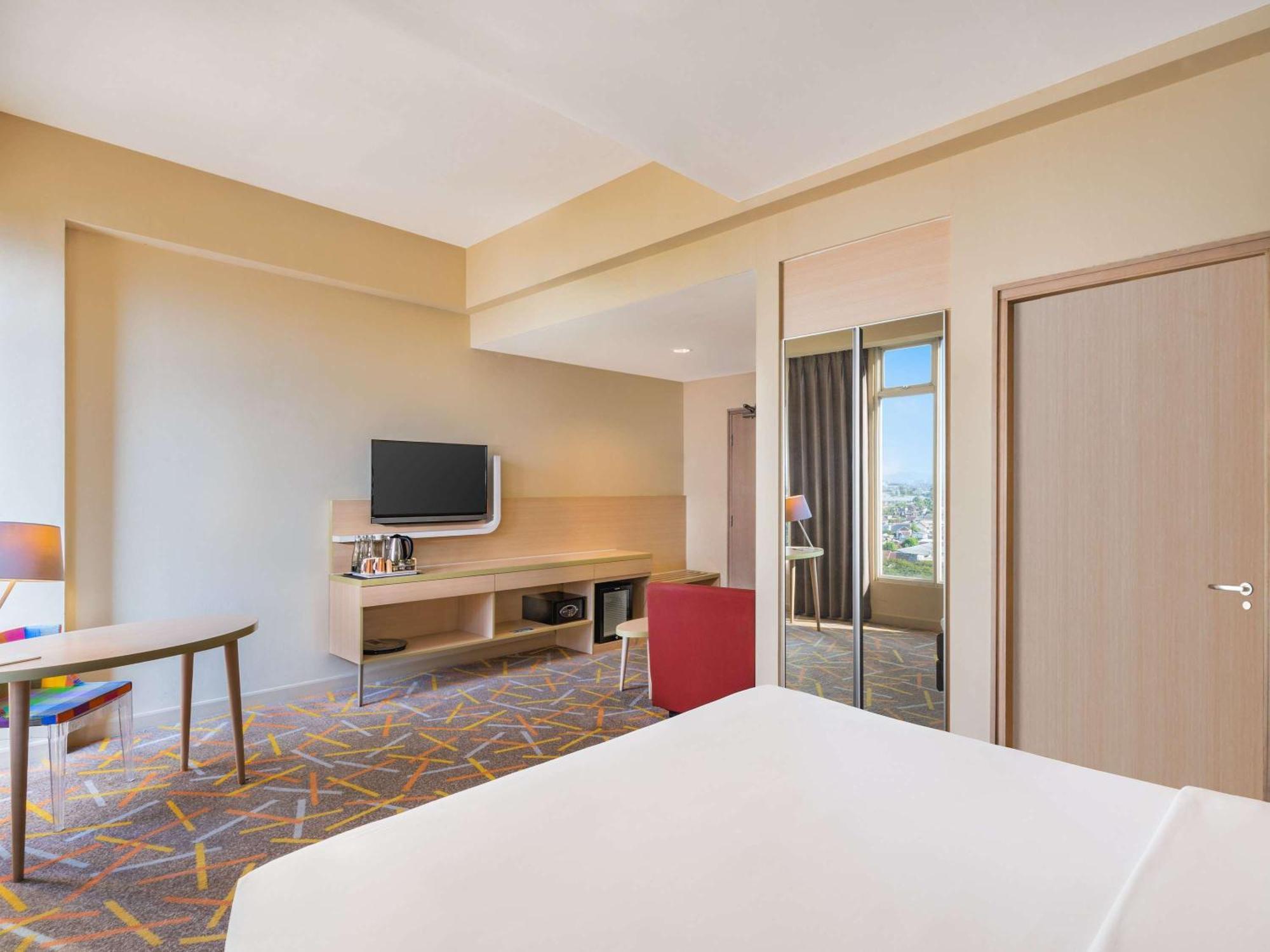 Ibis Styles Malang Hotel Exterior foto