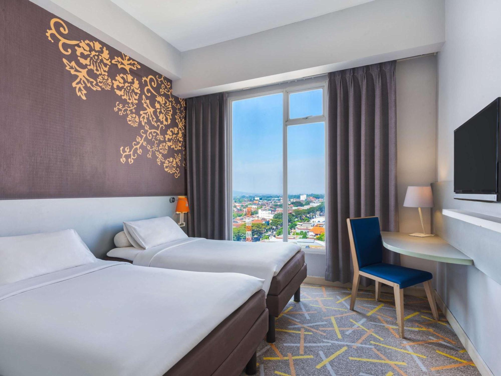 Ibis Styles Malang Hotel Exterior foto