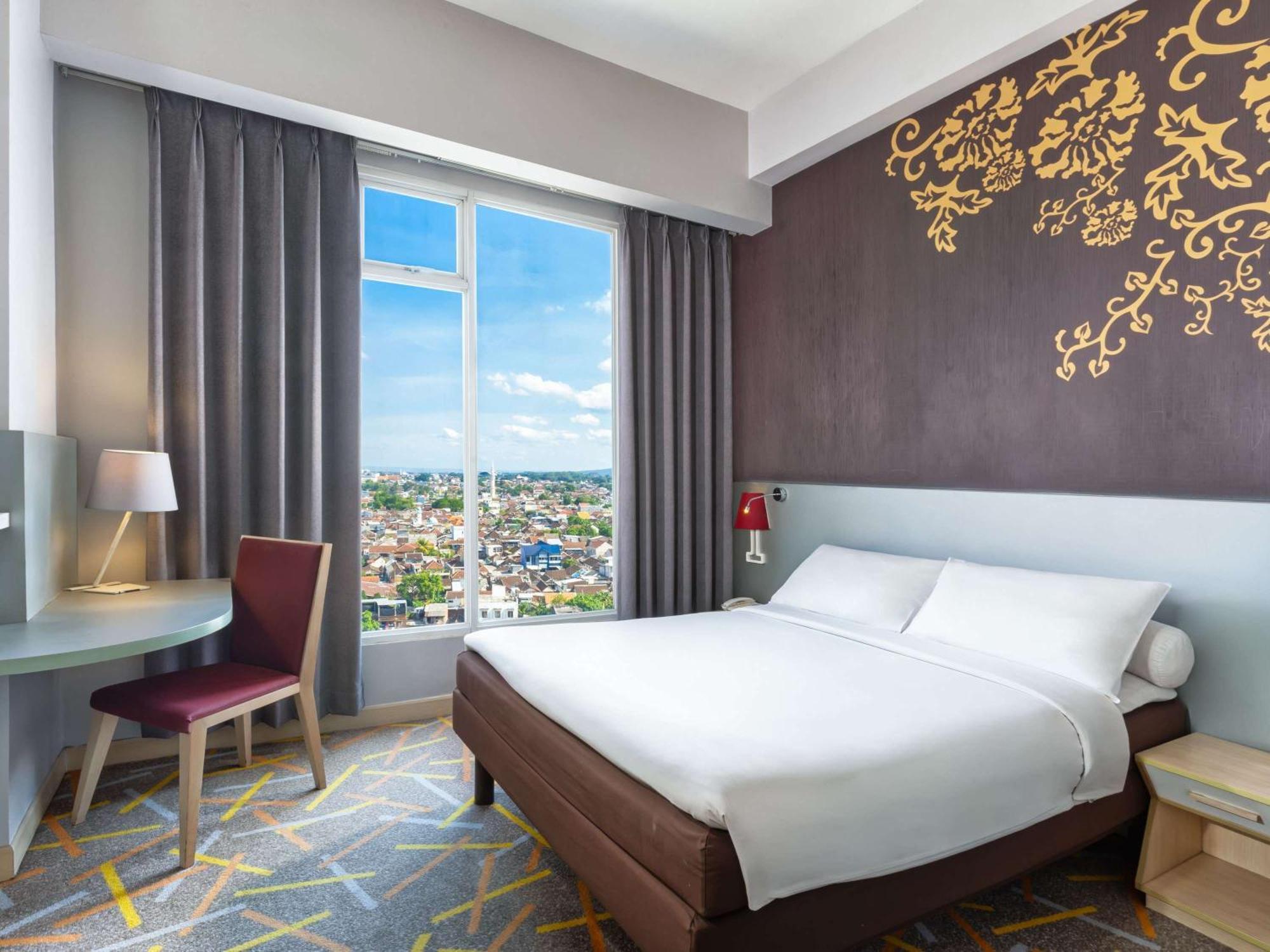 Ibis Styles Malang Hotel Exterior foto
