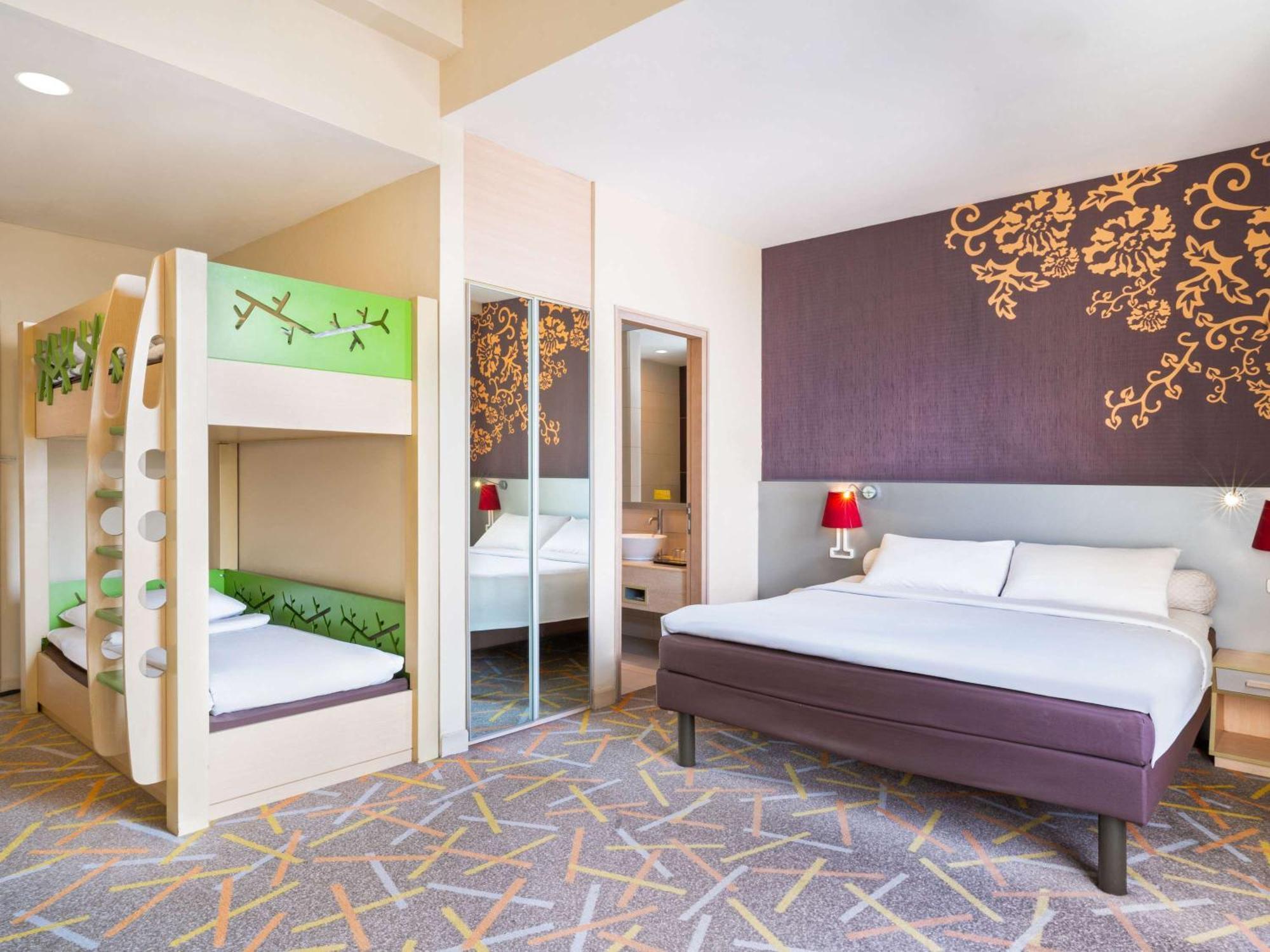 Ibis Styles Malang Hotel Exterior foto