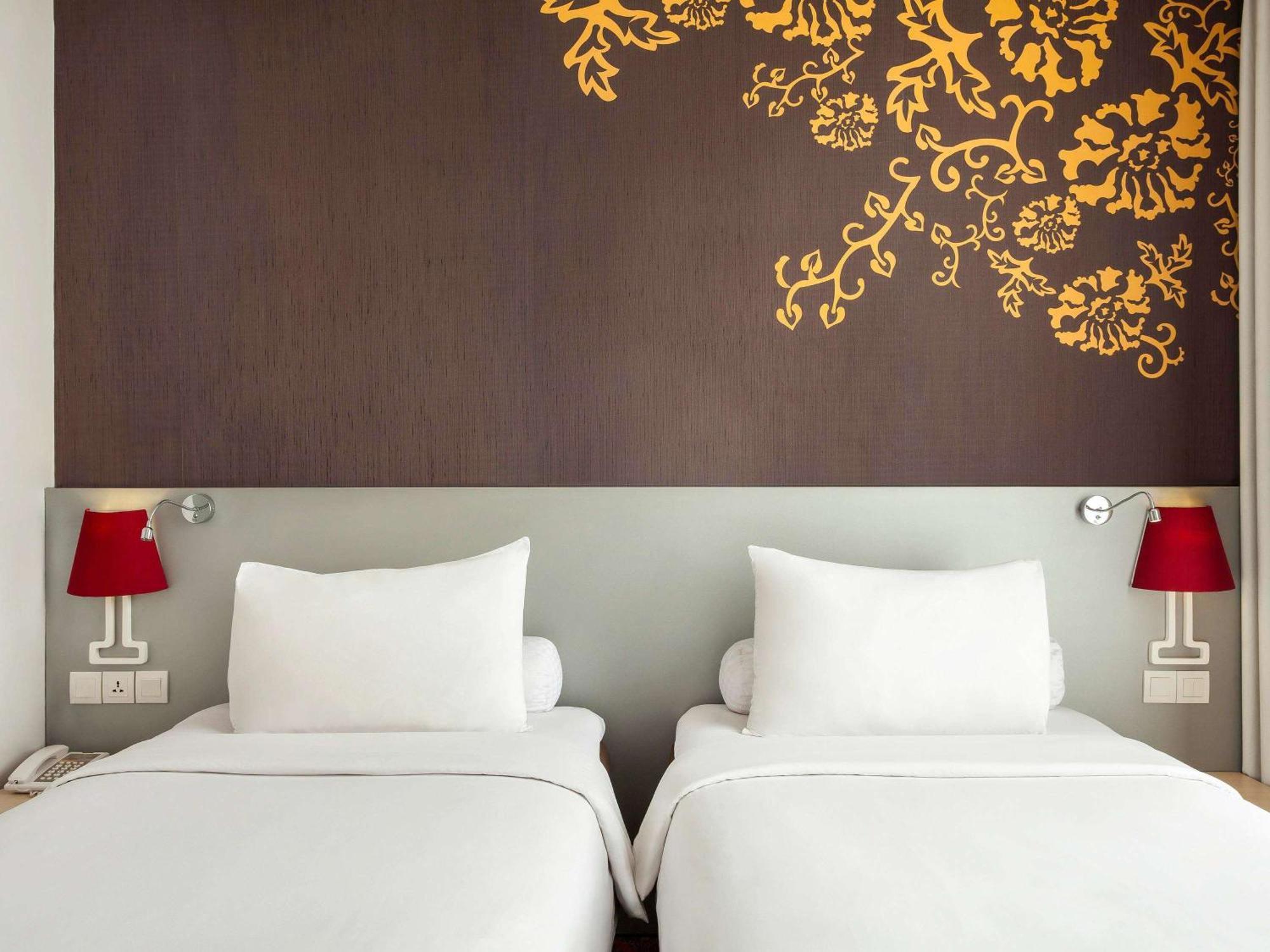 Ibis Styles Malang Hotel Exterior foto
