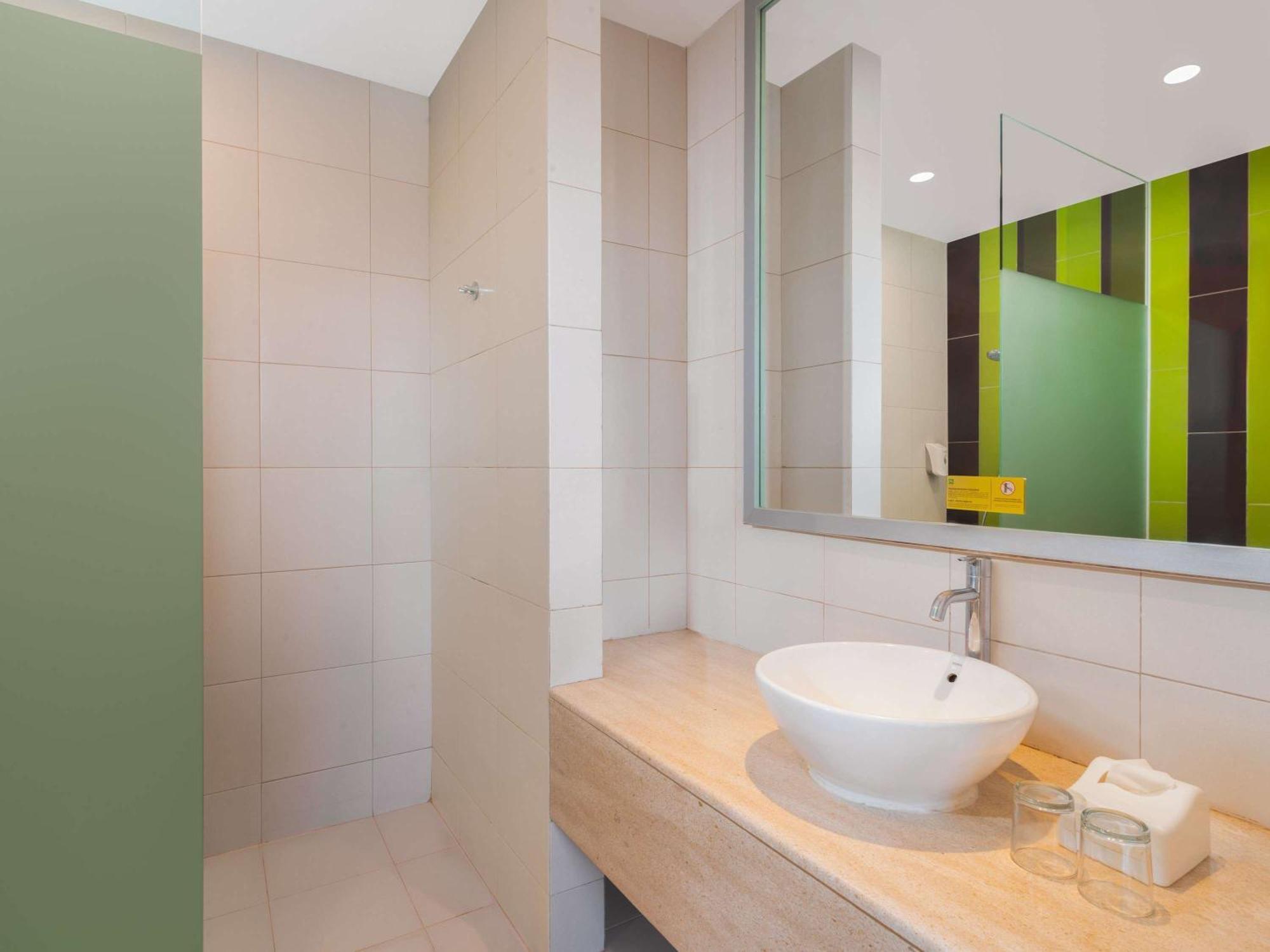 Ibis Styles Malang Hotel Exterior foto