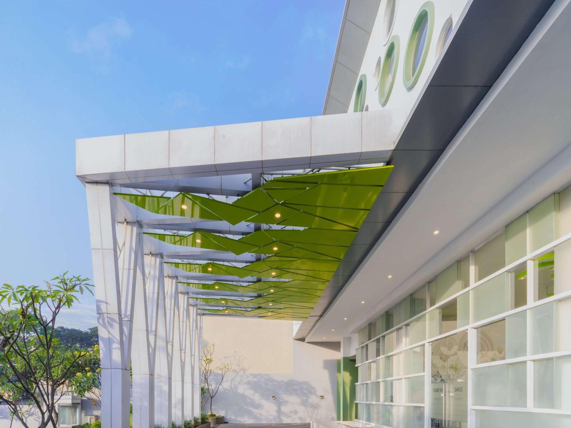 Ibis Styles Malang Hotel Exterior foto