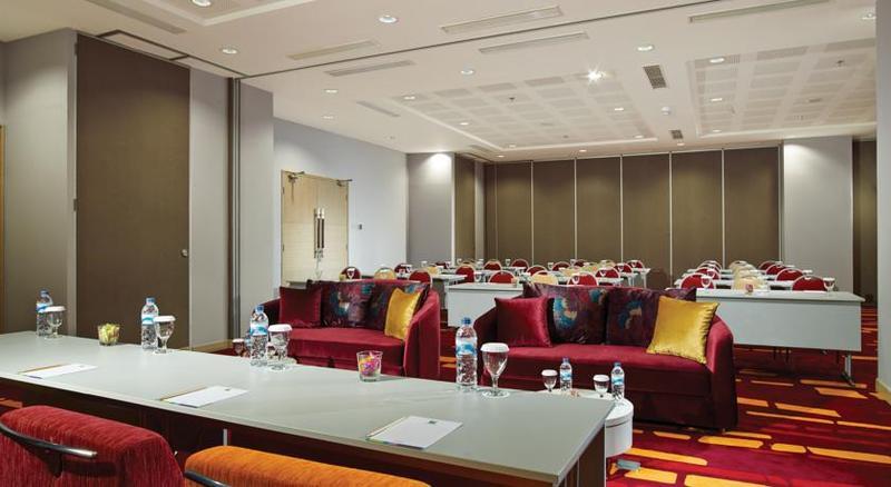 Ibis Styles Malang Hotel Exterior foto